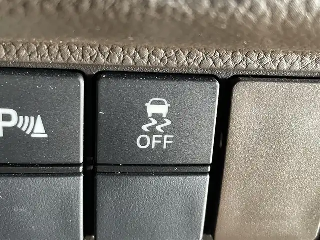 ホンダ Ｎ ＢＯＸ L 岩手県 2022(令4)年 3.2万km クリスタルブラックパール ４WD/左側パワースライドドア/ホンダセンシング/衝突軽減ブレーキ/路外逸脱抑制/アダプティブクルーズコントロール/車線維持支援機能/オートハイビーム/誤発進抑制機能/標識認識機能/パーキングセンサー/オートブレーキホールド/前席シートヒーター/シートバックテーブル/ロールサンシェード/チップアップリアシート/ヘッドライトレベライザー/ATOTOディスプレイオーディオ(S8 series)/バックカメラ/ETC/フルLEDヘッドライト/１４インチスチールホイール/純正ホイールキャップ