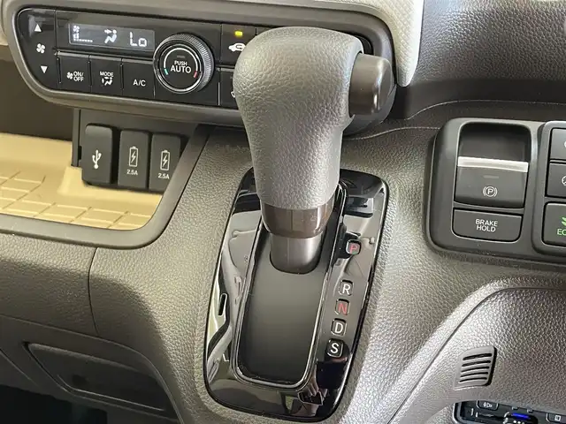 ホンダ Ｎ ＢＯＸ L 岩手県 2022(令4)年 3.2万km クリスタルブラックパール ４WD/左側パワースライドドア/ホンダセンシング/衝突軽減ブレーキ/路外逸脱抑制/アダプティブクルーズコントロール/車線維持支援機能/オートハイビーム/誤発進抑制機能/標識認識機能/パーキングセンサー/オートブレーキホールド/前席シートヒーター/シートバックテーブル/ロールサンシェード/チップアップリアシート/ヘッドライトレベライザー/ATOTOディスプレイオーディオ(S8 series)/バックカメラ/ETC/フルLEDヘッドライト/１４インチスチールホイール/純正ホイールキャップ