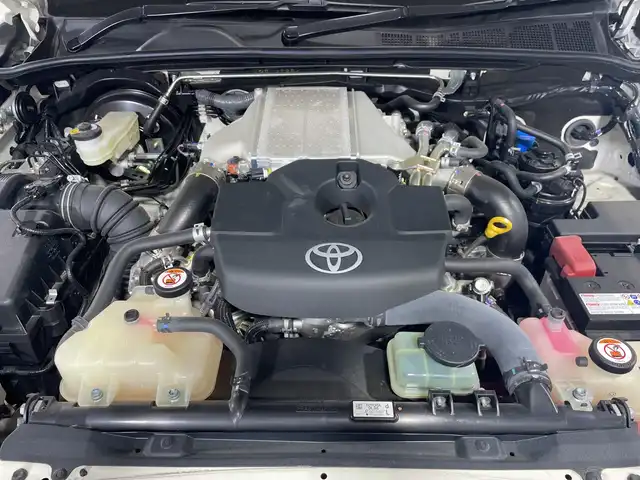 トヨタ ハイラックス Z GRスポーツ 神奈川県 2023(令5)年 1.1万km スーパーホワイトⅡ 4WD/純正8型ナビ（ディスプレイオーディオ　ナビ機能）/AM　FM　Bluetooth　Miracast　AppleCarPlay/パノラミックビューモニター/セーフティ・サポートカー/レーダークルーズコントロール/GRステアリング/GRハーフレザーシート/GRフロアマット/パドルシフト/LDA/PCS/RSA/先行車発進告知機能/DAC/純正ツィーター/ハードトノカバー/ドアバイザー