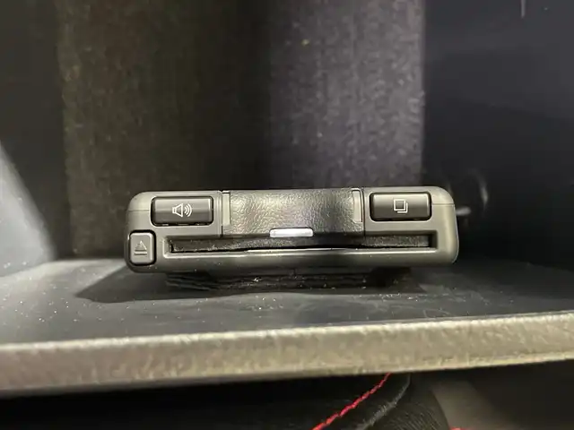 トヨタ ハイラックス Z GRスポーツ 神奈川県 2023(令5)年 1.1万km スーパーホワイトⅡ 4WD/純正8型ナビ（ディスプレイオーディオ　ナビ機能）/AM　FM　Bluetooth　Miracast　AppleCarPlay/パノラミックビューモニター/セーフティ・サポートカー/レーダークルーズコントロール/GRステアリング/GRハーフレザーシート/GRフロアマット/パドルシフト/LDA/PCS/RSA/先行車発進告知機能/DAC/純正ツィーター/ハードトノカバー/ドアバイザー