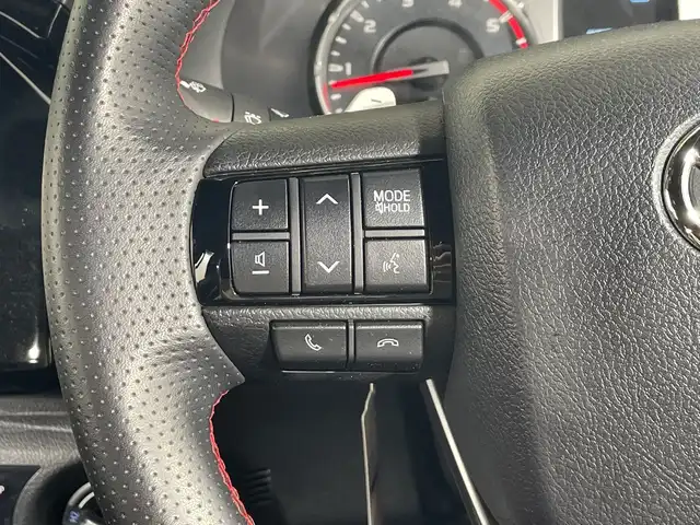 トヨタ ハイラックス Z GRスポーツ 神奈川県 2023(令5)年 1.1万km スーパーホワイトⅡ 4WD/純正8型ナビ（ディスプレイオーディオ　ナビ機能）/AM　FM　Bluetooth　Miracast　AppleCarPlay/パノラミックビューモニター/セーフティ・サポートカー/レーダークルーズコントロール/GRステアリング/GRハーフレザーシート/GRフロアマット/パドルシフト/LDA/PCS/RSA/先行車発進告知機能/DAC/純正ツィーター/ハードトノカバー/ドアバイザー