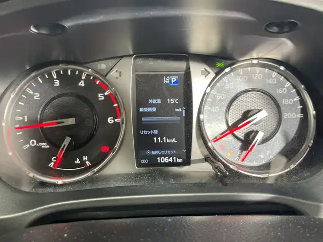 トヨタ ハイラックス Z GRスポーツ 神奈川県 2023(令5)年 1.1万km スーパーホワイトⅡ 4WD/純正8型ナビ（ディスプレイオーディオ　ナビ機能）/AM　FM　Bluetooth　Miracast　AppleCarPlay/パノラミックビューモニター/セーフティ・サポートカー/レーダークルーズコントロール/GRステアリング/GRハーフレザーシート/GRフロアマット/パドルシフト/LDA/PCS/RSA/先行車発進告知機能/DAC/純正ツィーター/ハードトノカバー/ドアバイザー