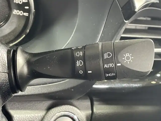 トヨタ ハイラックス Z GRスポーツ 神奈川県 2023(令5)年 1.1万km スーパーホワイトⅡ 4WD/純正8型ナビ（ディスプレイオーディオ　ナビ機能）/AM　FM　Bluetooth　Miracast　AppleCarPlay/パノラミックビューモニター/セーフティ・サポートカー/レーダークルーズコントロール/GRステアリング/GRハーフレザーシート/GRフロアマット/パドルシフト/LDA/PCS/RSA/先行車発進告知機能/DAC/純正ツィーター/ハードトノカバー/ドアバイザー