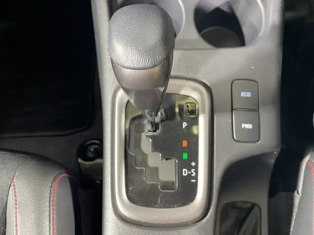 トヨタ ハイラックス Z GRスポーツ 神奈川県 2023(令5)年 1.1万km スーパーホワイトⅡ 4WD/純正8型ナビ（ディスプレイオーディオ　ナビ機能）/AM　FM　Bluetooth　Miracast　AppleCarPlay/パノラミックビューモニター/セーフティ・サポートカー/レーダークルーズコントロール/GRステアリング/GRハーフレザーシート/GRフロアマット/パドルシフト/LDA/PCS/RSA/先行車発進告知機能/DAC/純正ツィーター/ハードトノカバー/ドアバイザー