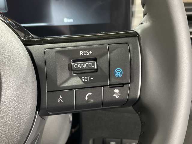 日産 セレナ e－パワー ハイウェイスター V 神奈川県 2025(令7)年 0.1千km パール 登録済未使用車/純正DA・12.3型/（HDMI/TV/AM/FM）/360度セーフティアシスト/純正フリップダウンモニター/両側パワースライドドア/プロパイロット/追従クルコン/ブラインドスポットモニター（BSM）/ETC2.0/純正ドラレコ（前後）/ステアリングスイッチ/デジタルインナーミラー/電動パーキングブレーキ/ブレーキオートホールド/プッシュスタート/スマートキー/スペアキー/取扱説明書/保証書/LEDヘッドライト/オートライト/オートマチックハイビーム/純正16インチAW/電動格納ミラー/安全装備/インテリジェントエマージェンシーブレーキ/前方衝突予測警報/車線逸脱防止支援システム/後側方衝突防止支援システム/後側方車両検知警報/ふらつき警報/衝突回避ステアリングアシスト/車線逸脱警報/後退時車両検知警報/踏み間違い衝突防止アシスト/標識検知機能