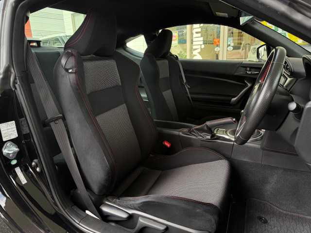 トヨタ ８６ GT 大阪府 2012(平24)年 3.4万km クリスタルブラックシリカ /禁煙車//ディーラーOPSDナビ【NSZT-W62G】//フルセグTV・bluetooth・CD・DVD・SD//ETC//社外ドラレコ（デジタインナーミラー一体型）/【DC204】//本革巻きステアリング//アルミペダル//スマートキー//プッシュスタート//フロントカナード//カーボンドアハンドルカバー//HIDヘッドライト//LEDポジションランプ//純正１７AW//スペアキー//取扱説明書