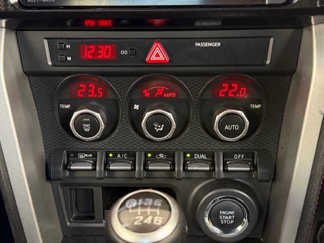 トヨタ ８６ GT 大阪府 2012(平24)年 3.4万km クリスタルブラックシリカ /禁煙車//ディーラーOPSDナビ【NSZT-W62G】//フルセグTV・bluetooth・CD・DVD・SD//ETC//社外ドラレコ（デジタインナーミラー一体型）/【DC204】//本革巻きステアリング//アルミペダル//スマートキー//プッシュスタート//フロントカナード//カーボンドアハンドルカバー//HIDヘッドライト//LEDポジションランプ//純正１７AW//スペアキー//取扱説明書