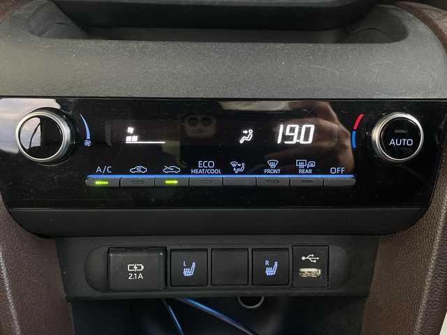 トヨタ ヤリスクロス ハイブリッド Z 福島県 2021(令3)年 3.4万km ホワイトパールクリスタルシャイン ワンオーナー　純正ディスプレイオーディオ　バックカメラ　全周囲カメラ　モデリスタエアロ　レーダークルーズコントロール　パワーシート　シートヒーター　前方ドライブレコーダー　ハーフレザーシート　純正ＡＷ ビルトインETC プッシュスタート オートライト オートマッチクハイビーム ステアリングスイッチ RSA PKSB PCS LTA　スマートキー スペアキー×1 保証書 取扱説明書