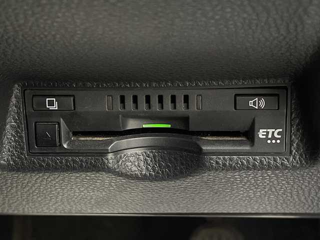 トヨタ ヤリスクロス ハイブリッド Z 福島県 2021(令3)年 3.4万km ホワイトパールクリスタルシャイン ワンオーナー　純正ディスプレイオーディオ　バックカメラ　全周囲カメラ　モデリスタエアロ　レーダークルーズコントロール　パワーシート　シートヒーター　前方ドライブレコーダー　ハーフレザーシート　純正ＡＷ ビルトインETC プッシュスタート オートライト オートマッチクハイビーム ステアリングスイッチ RSA PKSB PCS LTA　スマートキー スペアキー×1 保証書 取扱説明書