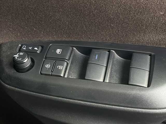 トヨタ ヤリスクロス ハイブリッド Z 福島県 2021(令3)年 3.4万km ホワイトパールクリスタルシャイン ワンオーナー　純正ディスプレイオーディオ　バックカメラ　全周囲カメラ　モデリスタエアロ　レーダークルーズコントロール　パワーシート　シートヒーター　前方ドライブレコーダー　ハーフレザーシート　純正ＡＷ ビルトインETC プッシュスタート オートライト オートマッチクハイビーム ステアリングスイッチ RSA PKSB PCS LTA　スマートキー スペアキー×1 保証書 取扱説明書