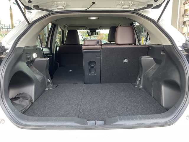 トヨタ ヤリスクロス ハイブリッド Z 福島県 2021(令3)年 3.4万km ホワイトパールクリスタルシャイン ワンオーナー　純正ディスプレイオーディオ　バックカメラ　全周囲カメラ　モデリスタエアロ　レーダークルーズコントロール　パワーシート　シートヒーター　前方ドライブレコーダー　ハーフレザーシート　純正ＡＷ ビルトインETC プッシュスタート オートライト オートマッチクハイビーム ステアリングスイッチ RSA PKSB PCS LTA　スマートキー スペアキー×1 保証書 取扱説明書