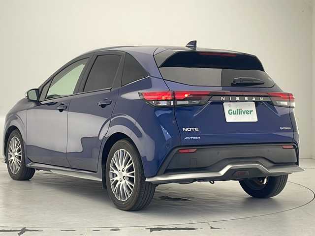 日産 ノート オーテック 沖縄県 2021(令3)年 5.5万km オーロラフレアブルーパール 純正オプションナビ/(フルセグTV、Bluetooth、CD、DVD、USB)/アラウンドビューモニター/デジタルインナーミラー/ＥＴＣ２．０/純正ドライブレコーダー(DH5-S)/エマージェンシーブレーキ/プロパイロット/ＬＥＤヘッドライト/オートライト/ハーフレザーシート/シートヒーター/純正16インチアルミホイール/純正フロアマット/クリアランスソナー
