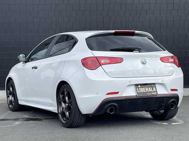 アルファロメオ ジュリエッタ ヴェローチェ クオーレロッソ 埼玉県 2018(平30)年 6.3万km 白 限定40台車/ワンオーナー/赤革シート/社外メモリーナビ/(Bluetooth/SD/CD/DVD/フルセグ)/バックカメラ/ｂｒｅｍｂｏブレーキ/コーナーセンサー/純正18インチアルミホイール/保証書/取扱説明書付き/純正フロアマット/HIDヘッドライト/ETC