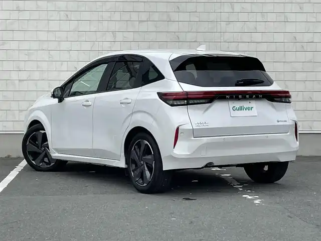 日産 オーラ G レザーエディション 愛知県 2023(令5)年 1.3万km ピュアホワイトパール ・ワンオーナー/・BOSEスピーカー/・純正HDDナビ/・全方位カメラ/・フルセグTV/・ETC2.0/・Bluetooth/USB/TypeC/HDMI接続/・アダプティブクルーズコントロール/・シートヒーター（D/N）/・本革シート/・純正フロアマット/・純正17インチアルミホイール/・LEDヘッドライト/・コーナーセンサー/・VDC/・衝突軽減ブレーキ/・ブラインドスポットモニター/・ブレーキホールド/・充電用USBポート（1個）/・ワイヤレス充電器/・ステアリングヒーター/・デジタルインナーミラー/・プロパイロット/・スマートキー/・プッシュスタート
