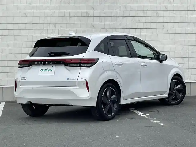 日産 オーラ G レザーエディション 愛知県 2023(令5)年 1.3万km ピュアホワイトパール ・ワンオーナー/・BOSEスピーカー/・純正HDDナビ/・全方位カメラ/・フルセグTV/・ETC2.0/・Bluetooth/USB/TypeC/HDMI接続/・アダプティブクルーズコントロール/・シートヒーター（D/N）/・本革シート/・純正フロアマット/・純正17インチアルミホイール/・LEDヘッドライト/・コーナーセンサー/・VDC/・衝突軽減ブレーキ/・ブラインドスポットモニター/・ブレーキホールド/・充電用USBポート（1個）/・ワイヤレス充電器/・ステアリングヒーター/・デジタルインナーミラー/・プロパイロット/・スマートキー/・プッシュスタート