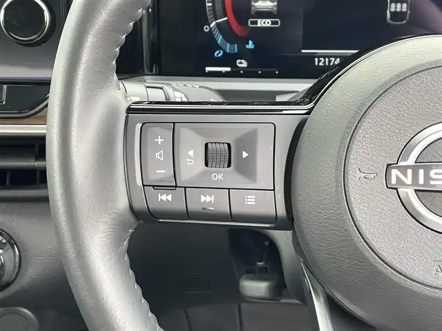 日産 オーラ G レザーエディション 愛知県 2023(令5)年 1.3万km ピュアホワイトパール ・ワンオーナー/・BOSEスピーカー/・純正HDDナビ/・全方位カメラ/・フルセグTV/・ETC2.0/・Bluetooth/USB/TypeC/HDMI接続/・アダプティブクルーズコントロール/・シートヒーター（D/N）/・本革シート/・純正フロアマット/・純正17インチアルミホイール/・LEDヘッドライト/・コーナーセンサー/・VDC/・衝突軽減ブレーキ/・ブラインドスポットモニター/・ブレーキホールド/・充電用USBポート（1個）/・ワイヤレス充電器/・ステアリングヒーター/・デジタルインナーミラー/・プロパイロット/・スマートキー/・プッシュスタート