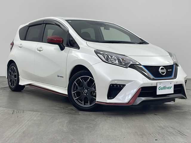 日産 ノート e－パワー ニスモ 兵庫県 2019(平31)年 5万km ブリリアントホワイトパール ・エマージェンシーブレーキ/・レーンキープアシスト/・コーナーセンサー/・社外ナビ＆TV＆BT＆DVD＆CD/・バックカメラ/・LEDヘッドライト/・オートライト/・ETC/・前後ドライブレコーダー/・スマートキー/・プッシュスタート/・純正16インチアルミホイール/・電動格納ミラー/・NISMO専用スエード調スポーツシート/・NISMOフロアマット/・NISMO専用ルーフスポイラー/・NISMO専用シフトノブ&シフトベース
