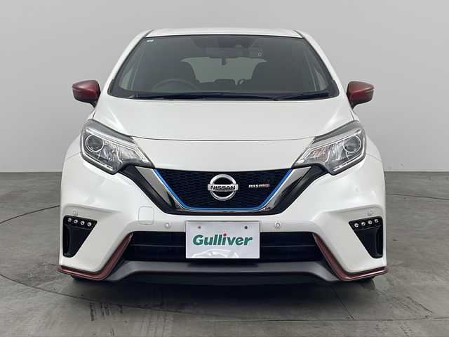 日産 ノート e－パワー ニスモ 兵庫県 2019(平31)年 5万km ブリリアントホワイトパール ・エマージェンシーブレーキ/・レーンキープアシスト/・コーナーセンサー/・社外ナビ＆TV＆BT＆DVD＆CD/・バックカメラ/・LEDヘッドライト/・オートライト/・ETC/・前後ドライブレコーダー/・スマートキー/・プッシュスタート/・純正16インチアルミホイール/・電動格納ミラー/・NISMO専用スエード調スポーツシート/・NISMOフロアマット/・NISMO専用ルーフスポイラー/・NISMO専用シフトノブ&シフトベース