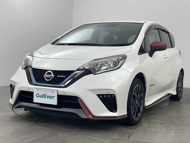 日産 ノート e－パワー ニスモ 兵庫県 2019(平31)年 5万km ブリリアントホワイトパール ・エマージェンシーブレーキ/・レーンキープアシスト/・コーナーセンサー/・社外ナビ＆TV＆BT＆DVD＆CD/・バックカメラ/・LEDヘッドライト/・オートライト/・ETC/・前後ドライブレコーダー/・スマートキー/・プッシュスタート/・純正16インチアルミホイール/・電動格納ミラー/・NISMO専用スエード調スポーツシート/・NISMOフロアマット/・NISMO専用ルーフスポイラー/・NISMO専用シフトノブ&シフトベース
