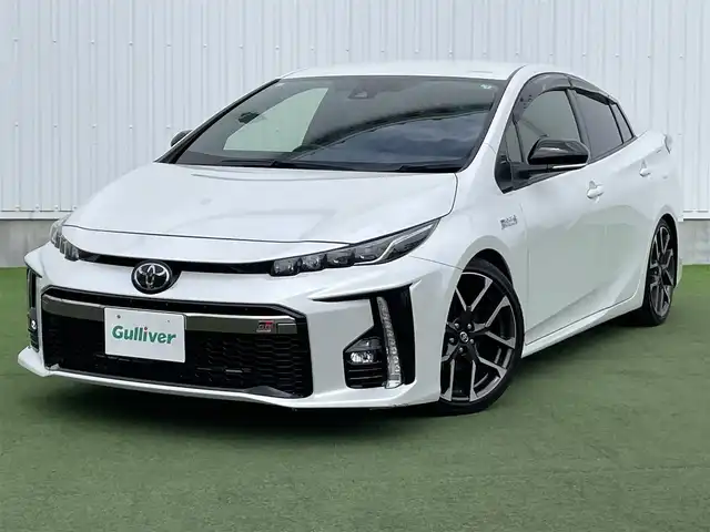 トヨタ プリウス ＰＨＶ S GRスポーツ 香川県 2021(令3)年 3.1万km プラチナホワイトパールマイカ 登録時走行距離：30713km/ケンウッド9型ナビゲーション/→CD/DVD/BT/→フルセグTV/バックカメラ/ドライブレコーダー/ETC/AC100V/ビルシュタイン車高調/プリクラッシュセーフティ/レーンキープアシスト/レーダークルーズコントロール/オートハイビーム/LEDオートヘッドライト/フォグランプ/リアフォグランプ/ステアリングリモコン/革巻きステアリング/横滑り防止装置/シートヒーター/ハーフレザーシート/プッシュスタート/スマートキー