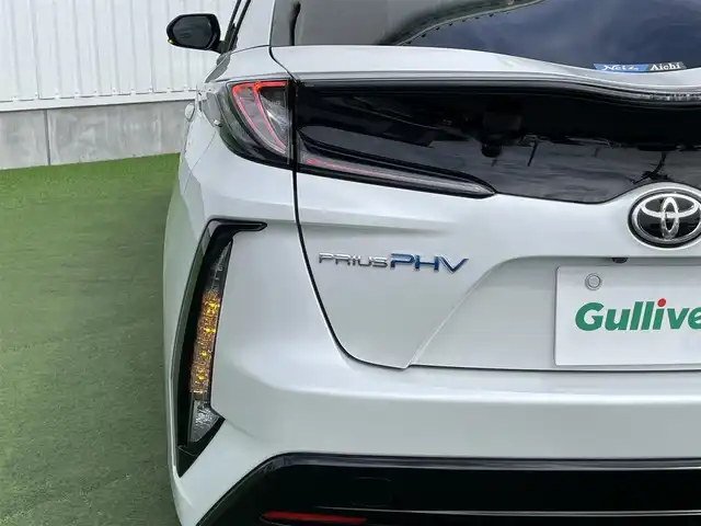 トヨタ プリウス ＰＨＶ S GRスポーツ 香川県 2021(令3)年 3.1万km プラチナホワイトパールマイカ 登録時走行距離：30713km/ケンウッド9型ナビゲーション/→CD/DVD/BT/→フルセグTV/バックカメラ/ドライブレコーダー/ETC/AC100V/ビルシュタイン車高調/プリクラッシュセーフティ/レーンキープアシスト/レーダークルーズコントロール/オートハイビーム/LEDオートヘッドライト/フォグランプ/リアフォグランプ/ステアリングリモコン/革巻きステアリング/横滑り防止装置/シートヒーター/ハーフレザーシート/プッシュスタート/スマートキー