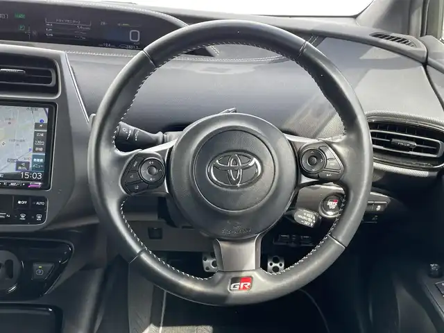 トヨタ プリウス ＰＨＶ S GRスポーツ 香川県 2021(令3)年 3.1万km プラチナホワイトパールマイカ 登録時走行距離：30713km/ケンウッド9型ナビゲーション/→CD/DVD/BT/→フルセグTV/バックカメラ/ドライブレコーダー/ETC/AC100V/ビルシュタイン車高調/プリクラッシュセーフティ/レーンキープアシスト/レーダークルーズコントロール/オートハイビーム/LEDオートヘッドライト/フォグランプ/リアフォグランプ/ステアリングリモコン/革巻きステアリング/横滑り防止装置/シートヒーター/ハーフレザーシート/プッシュスタート/スマートキー