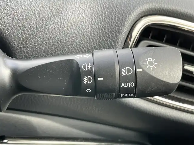 トヨタ プリウス ＰＨＶ S GRスポーツ 香川県 2021(令3)年 3.1万km プラチナホワイトパールマイカ 登録時走行距離：30713km/ケンウッド9型ナビゲーション/→CD/DVD/BT/→フルセグTV/バックカメラ/ドライブレコーダー/ETC/AC100V/ビルシュタイン車高調/プリクラッシュセーフティ/レーンキープアシスト/レーダークルーズコントロール/オートハイビーム/LEDオートヘッドライト/フォグランプ/リアフォグランプ/ステアリングリモコン/革巻きステアリング/横滑り防止装置/シートヒーター/ハーフレザーシート/プッシュスタート/スマートキー