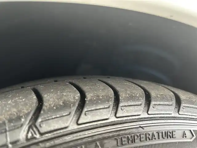 トヨタ プリウス ＰＨＶ S GRスポーツ 香川県 2021(令3)年 3.1万km プラチナホワイトパールマイカ 登録時走行距離：30713km/ケンウッド9型ナビゲーション/→CD/DVD/BT/→フルセグTV/バックカメラ/ドライブレコーダー/ETC/AC100V/ビルシュタイン車高調/プリクラッシュセーフティ/レーンキープアシスト/レーダークルーズコントロール/オートハイビーム/LEDオートヘッドライト/フォグランプ/リアフォグランプ/ステアリングリモコン/革巻きステアリング/横滑り防止装置/シートヒーター/ハーフレザーシート/プッシュスタート/スマートキー
