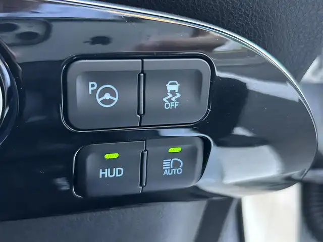 トヨタ プリウス A ツーリングセレクション 愛媛県 2016(平28)年 10.2万km ホワイトパールクリスタルシャイン 純正９インチナビ(DSZT-YC4T)/・Bluetooth・CD/DVD・AM/FM/フルセグTV/バックカメラ/ETC2.0/前席シートヒーター(D+N席)/前方ドライブレコーダー/トヨタセーフティセンス/衝突軽減システム/コーナーセンサー/パーキングアシスト/追従型クルーズコントロール/レーンキープアシスト/LEDヘッドライト/オートマチックハイビーム/ヘッドアップディスプレイ/合皮革シート/純正17インチAW/純正フロアマット/ステアリングスイッチ/プッシュスタート/スマートキー/取扱説明書/保証書