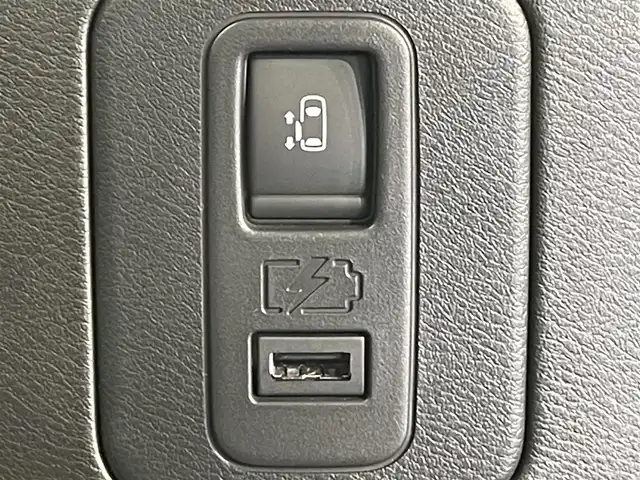 日産 セレナ ハイウェイスター V 愛知県 2022(令4)年 3万km ブリリアントホワイトパール 純正10インチナビ（Bluetooth/フルセグTV/CD/DVD/SD）/プロパイロット　/衝突軽減システム　/両側電動スライドドア　/ＥＴＣ　/バックカメラ　/ドライブレコーダー　/ブラインドスポットモニター　/前後コーナーセンサー　/レーンキープアシスト/プッシュスタート/USB接続/スマートキー/スペアキー/アイドリングストップ/純正16インチアルミホイール/オートライト