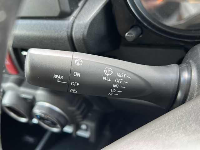スズキ ジムニー XC 岐阜県 2019(平31)年 8.6万km ジャングルグリーン 登録時走行距離：86002km/純正SDナビ（KXM-E503W）/フルセグテレビ・Bluetooth・CD・DVD・USB/バックカメラ/前席シートヒーター/４WD/ターボ車/背面タイヤ/ETC/デュアルセンサーブレーキサポート/クルーズコントロール/レーンキープアシスト/LEDヘッドライト/オートライト/ダウンヒルアシストコントロール/プッシュスタート/スマートキー/純正16インチアルミホイール/純正フロアマット