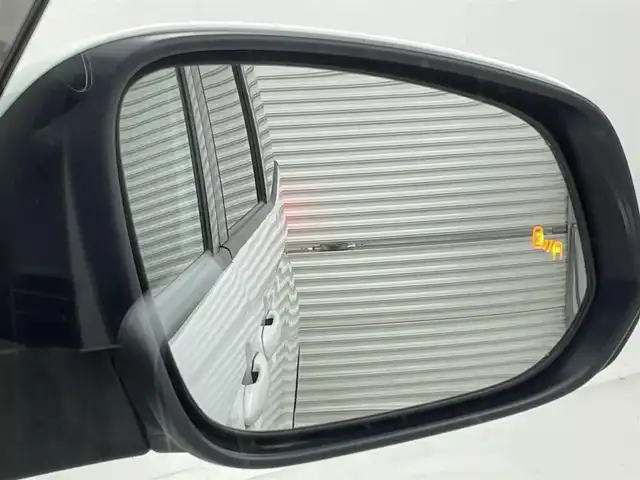 トヨタ ヴォクシー ハイブリッド S－G 茨城県 2022(令4)年 4.9万km ホワイトパールクリスタルシャイン 純正10.5型DAナビ/フルセグ/CD/DVDデッキ/HDMI/アドバンストパーク/全方位カメラ/14型フリップダウンモニター/衝突被害軽減ブレーキ/車線逸脱抑制装置/レーダークルーズコントロール/オートマチックハイビーム/クリアランスソナー/BSM/片側電動スライドドア/ETC2.0/ドラレコ/純正16インチAW/LEDヘッドライト/スマートキー
