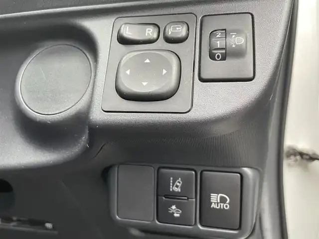 トヨタ アクア S 埼玉県 2018(平30)年 9.7万km ホワイトパールクリスタルシャイン (株)IDOMが運営する【じしゃロン鳩ヶ谷店】の自社ローン専用車両になりますこちらは現金またはオートローンご利用時の価格です。自社ローンご希望の方は別途その旨お申付け下さい/登録時96914km/スタッドレスタイヤ/純正SDナビ(品番:NSCD-W66)/・AM/FM・CD・BT・MSV(SD)/純正ワンセグTV/トヨタセーフティセンス/・LDA(レーンディパーチャーアラート)/・先行車発進アラーム/・プリクラッシュセーフティ/ビルトインETC/前方ドライブレコーダー/リモコンキー/スペアキー×1/社外14インチAW/ステアリングリモコン/電格ウインカーミラー/オートハイビーム