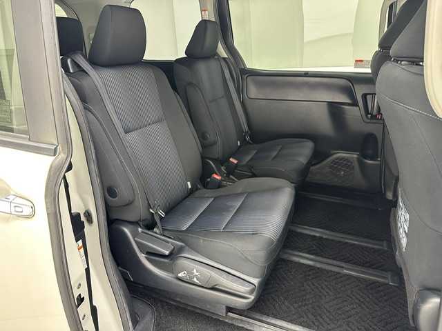 トヨタ ヴォクシー ZS 煌 兵庫県 2015(平27)年 8.8万km ホワイトパールクリスタルシャイン 社外9インチナビ/フルセグ CD DVD BT MSV/バックカメラ/両側パワースライドドア/ALPINEフリップダウンモニター/社外ドライブレコーダー/ETC/LEDヘッドライト/フォグライト/オートライト/純正16インチアルミホイール/アイドリングストップ/スマートキー