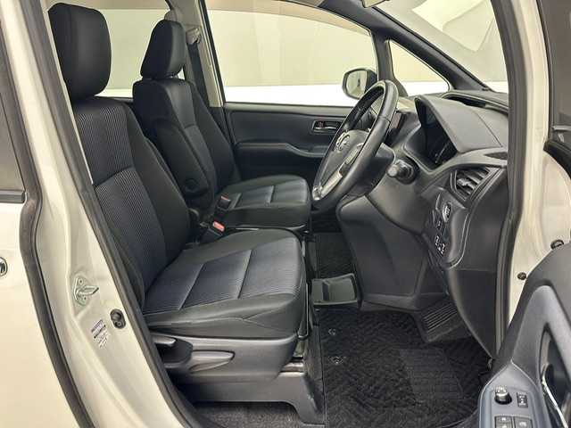 トヨタ ヴォクシー ZS 煌 兵庫県 2015(平27)年 8.8万km ホワイトパールクリスタルシャイン 社外9インチナビ/フルセグ CD DVD BT MSV/バックカメラ/両側パワースライドドア/ALPINEフリップダウンモニター/社外ドライブレコーダー/ETC/LEDヘッドライト/フォグライト/オートライト/純正16インチアルミホイール/アイドリングストップ/スマートキー