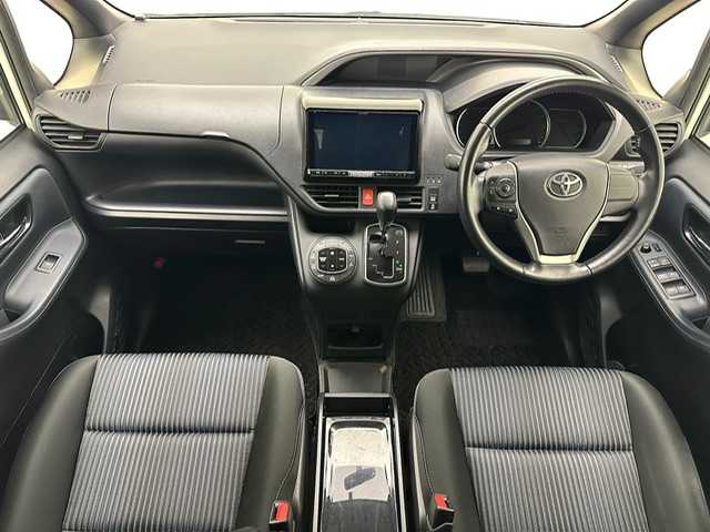 トヨタ ヴォクシー ZS 煌 兵庫県 2015(平27)年 8.8万km ホワイトパールクリスタルシャイン 社外9インチナビ/フルセグ CD DVD BT MSV/バックカメラ/両側パワースライドドア/ALPINEフリップダウンモニター/社外ドライブレコーダー/ETC/LEDヘッドライト/フォグライト/オートライト/純正16インチアルミホイール/アイドリングストップ/スマートキー