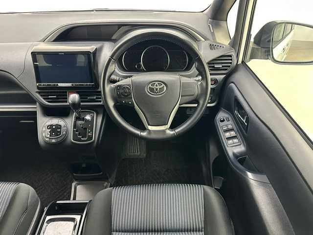 トヨタ ヴォクシー ZS 煌 兵庫県 2015(平27)年 8.8万km ホワイトパールクリスタルシャイン 社外9インチナビ/フルセグ CD DVD BT MSV/バックカメラ/両側パワースライドドア/ALPINEフリップダウンモニター/社外ドライブレコーダー/ETC/LEDヘッドライト/フォグライト/オートライト/純正16インチアルミホイール/アイドリングストップ/スマートキー