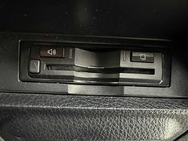 トヨタ ヴォクシー ZS 煌 兵庫県 2015(平27)年 8.8万km ホワイトパールクリスタルシャイン 社外9インチナビ/フルセグ CD DVD BT MSV/バックカメラ/両側パワースライドドア/ALPINEフリップダウンモニター/社外ドライブレコーダー/ETC/LEDヘッドライト/フォグライト/オートライト/純正16インチアルミホイール/アイドリングストップ/スマートキー