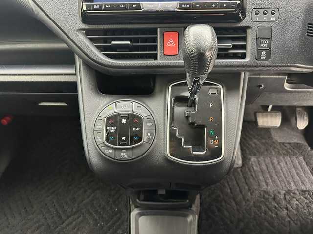 トヨタ ヴォクシー ZS 煌 兵庫県 2015(平27)年 8.8万km ホワイトパールクリスタルシャイン 社外9インチナビ/フルセグ CD DVD BT MSV/バックカメラ/両側パワースライドドア/ALPINEフリップダウンモニター/社外ドライブレコーダー/ETC/LEDヘッドライト/フォグライト/オートライト/純正16インチアルミホイール/アイドリングストップ/スマートキー