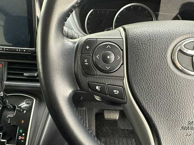 トヨタ ヴォクシー ZS 煌 兵庫県 2015(平27)年 8.8万km ホワイトパールクリスタルシャイン 社外9インチナビ/フルセグ CD DVD BT MSV/バックカメラ/両側パワースライドドア/ALPINEフリップダウンモニター/社外ドライブレコーダー/ETC/LEDヘッドライト/フォグライト/オートライト/純正16インチアルミホイール/アイドリングストップ/スマートキー