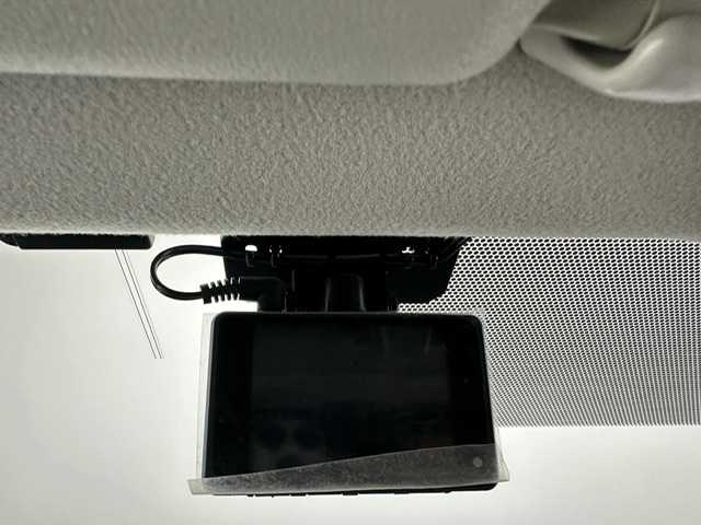 トヨタ ヴォクシー ZS 煌 兵庫県 2015(平27)年 8.8万km ホワイトパールクリスタルシャイン 社外9インチナビ/フルセグ CD DVD BT MSV/バックカメラ/両側パワースライドドア/ALPINEフリップダウンモニター/社外ドライブレコーダー/ETC/LEDヘッドライト/フォグライト/オートライト/純正16インチアルミホイール/アイドリングストップ/スマートキー