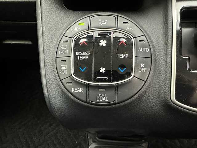 トヨタ ヴォクシー ZS 煌 兵庫県 2015(平27)年 8.8万km ホワイトパールクリスタルシャイン 社外9インチナビ/フルセグ CD DVD BT MSV/バックカメラ/両側パワースライドドア/ALPINEフリップダウンモニター/社外ドライブレコーダー/ETC/LEDヘッドライト/フォグライト/オートライト/純正16インチアルミホイール/アイドリングストップ/スマートキー