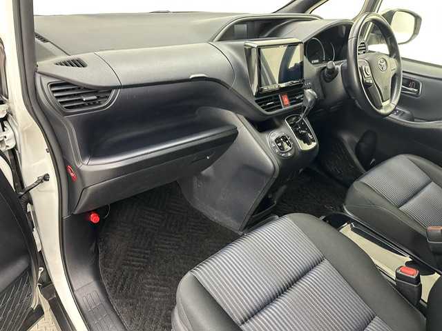 トヨタ ヴォクシー ZS 煌 兵庫県 2015(平27)年 8.8万km ホワイトパールクリスタルシャイン 社外9インチナビ/フルセグ CD DVD BT MSV/バックカメラ/両側パワースライドドア/ALPINEフリップダウンモニター/社外ドライブレコーダー/ETC/LEDヘッドライト/フォグライト/オートライト/純正16インチアルミホイール/アイドリングストップ/スマートキー