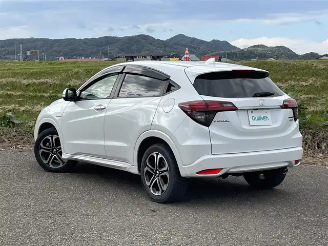 ホンダ ヴェゼル ハイブリッド Z ホンダセンシング 新潟県 2018(平30)年 6.1万km プラチナホワイトパール 4WD/純正インターナビ(VXM-184VFi)/CD/DVD/BT/フルセグテレビ/バックカメラ/ETC/ドライブレコーダー/衝突被害軽減ブレーキ/レーンキープアシスト/レーダークルーズコントロール/半革シート/シートヒーター /パドルシフト/ステアリングスイッチ/スマートキー/プッシュスタート/LEDヘッドライト/オートライト/フォグランプ/純正17インチアルミホイール
