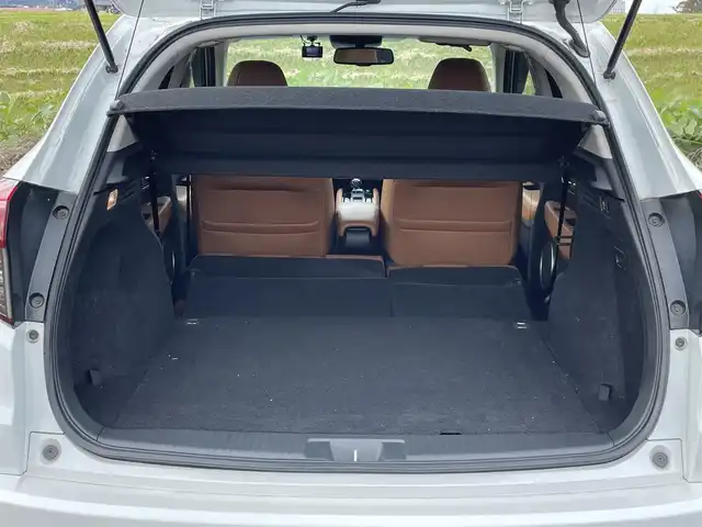 ホンダ ヴェゼル ハイブリッド Z ホンダセンシング 新潟県 2018(平30)年 6.1万km プラチナホワイトパール 4WD/純正インターナビ(VXM-184VFi)/CD/DVD/BT/フルセグテレビ/バックカメラ/ETC/ドライブレコーダー/衝突被害軽減ブレーキ/レーンキープアシスト/レーダークルーズコントロール/半革シート/シートヒーター /パドルシフト/ステアリングスイッチ/スマートキー/プッシュスタート/LEDヘッドライト/オートライト/フォグランプ/純正17インチアルミホイール