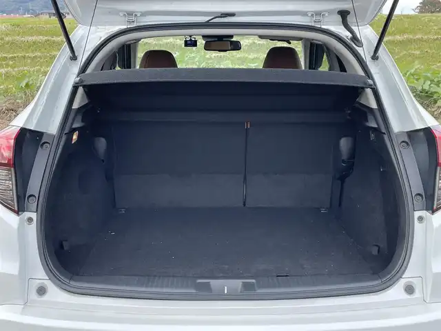 ホンダ ヴェゼル ハイブリッド Z ホンダセンシング 新潟県 2018(平30)年 6.1万km プラチナホワイトパール 4WD/純正インターナビ(VXM-184VFi)/CD/DVD/BT/フルセグテレビ/バックカメラ/ETC/ドライブレコーダー/衝突被害軽減ブレーキ/レーンキープアシスト/レーダークルーズコントロール/半革シート/シートヒーター /パドルシフト/ステアリングスイッチ/スマートキー/プッシュスタート/LEDヘッドライト/オートライト/フォグランプ/純正17インチアルミホイール