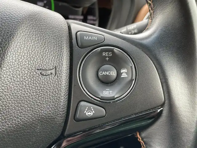 ホンダ ヴェゼル ハイブリッド Z ホンダセンシング 新潟県 2018(平30)年 6.1万km プラチナホワイトパール 4WD/純正インターナビ(VXM-184VFi)/CD/DVD/BT/フルセグテレビ/バックカメラ/ETC/ドライブレコーダー/衝突被害軽減ブレーキ/レーンキープアシスト/レーダークルーズコントロール/半革シート/シートヒーター /パドルシフト/ステアリングスイッチ/スマートキー/プッシュスタート/LEDヘッドライト/オートライト/フォグランプ/純正17インチアルミホイール