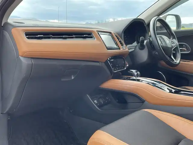 ホンダ ヴェゼル ハイブリッド Z ホンダセンシング 新潟県 2018(平30)年 6.1万km プラチナホワイトパール 4WD/純正インターナビ(VXM-184VFi)/CD/DVD/BT/フルセグテレビ/バックカメラ/ETC/ドライブレコーダー/衝突被害軽減ブレーキ/レーンキープアシスト/レーダークルーズコントロール/半革シート/シートヒーター /パドルシフト/ステアリングスイッチ/スマートキー/プッシュスタート/LEDヘッドライト/オートライト/フォグランプ/純正17インチアルミホイール