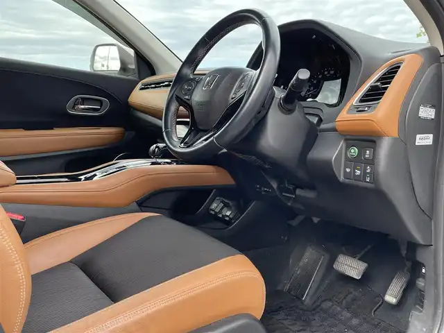 ホンダ ヴェゼル ハイブリッド Z ホンダセンシング 新潟県 2018(平30)年 6.1万km プラチナホワイトパール 4WD/純正インターナビ(VXM-184VFi)/CD/DVD/BT/フルセグテレビ/バックカメラ/ETC/ドライブレコーダー/衝突被害軽減ブレーキ/レーンキープアシスト/レーダークルーズコントロール/半革シート/シートヒーター /パドルシフト/ステアリングスイッチ/スマートキー/プッシュスタート/LEDヘッドライト/オートライト/フォグランプ/純正17インチアルミホイール