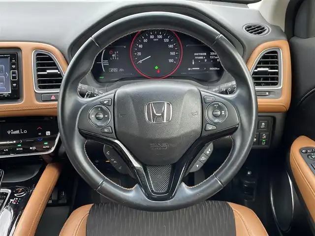 ホンダ ヴェゼル ハイブリッド Z ホンダセンシング 新潟県 2018(平30)年 6.1万km プラチナホワイトパール 4WD/純正インターナビ(VXM-184VFi)/CD/DVD/BT/フルセグテレビ/バックカメラ/ETC/ドライブレコーダー/衝突被害軽減ブレーキ/レーンキープアシスト/レーダークルーズコントロール/半革シート/シートヒーター /パドルシフト/ステアリングスイッチ/スマートキー/プッシュスタート/LEDヘッドライト/オートライト/フォグランプ/純正17インチアルミホイール